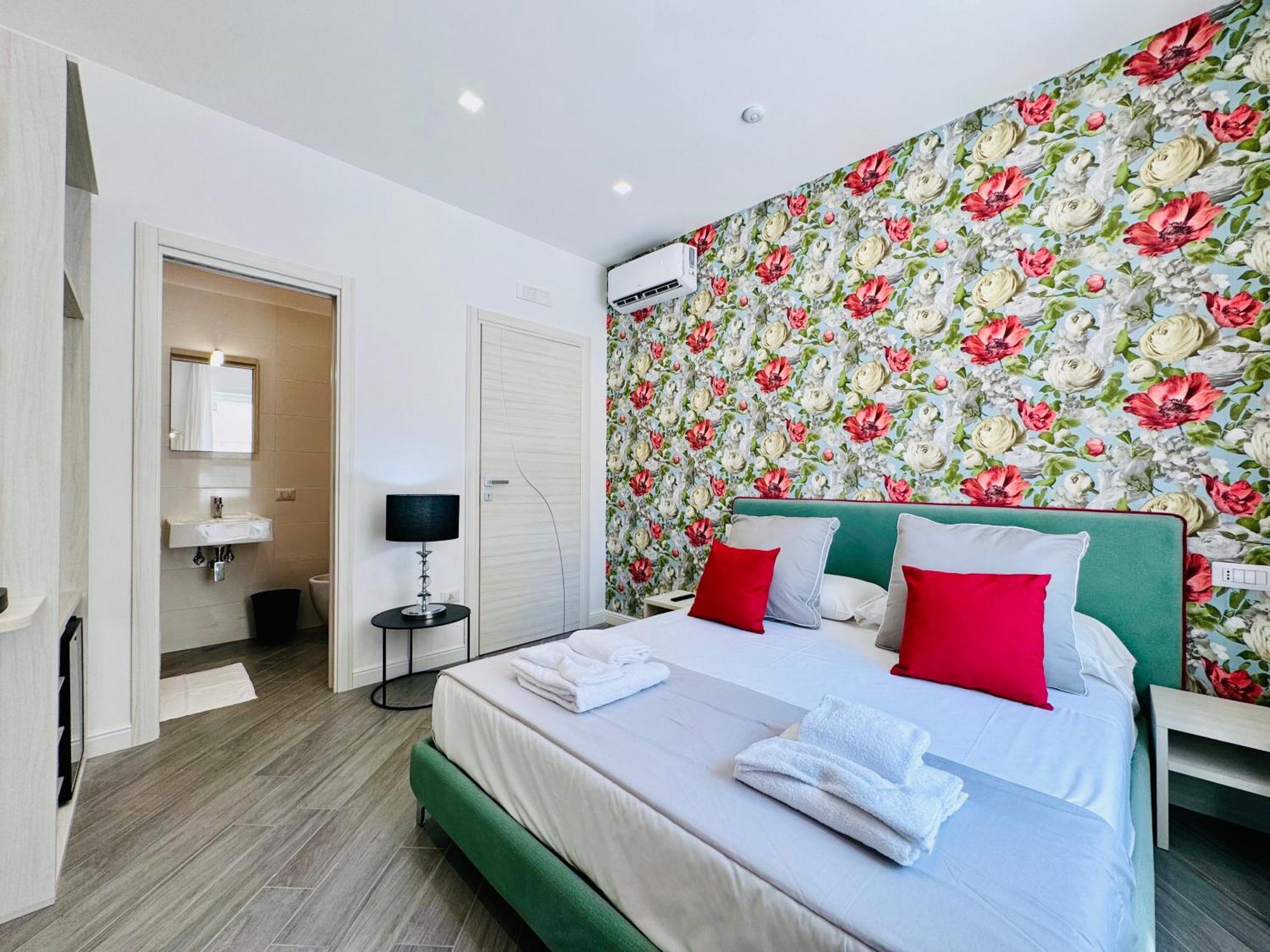 Yourhome - Santa Lucia Rooms Sorrento Esterno foto